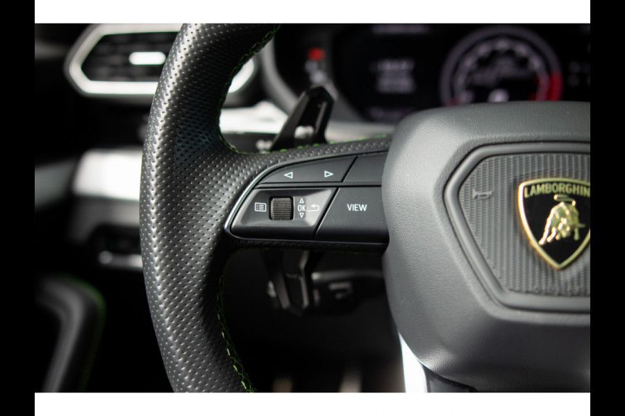 Lamborghini Urus 4.0 V8 HUD Panodak Leer ACC Ceramic Akrapovic Keyless 360 Camera B&O Massage Alcantara hemel Elektr. achterklep Elektr. verstelbare stoelen met memory Afneemb. trekhaak Softclose Achterasbesturing Elektr. verstelbare stuurwiel Navi Stoelverwarming voor & achter Stuurverwarming Stoelventilatie PDC LM ve