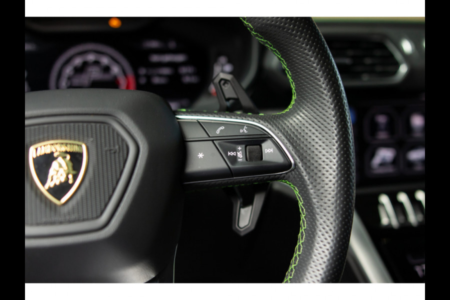 Lamborghini Urus 4.0 V8 HUD Panodak Leer ACC Ceramic Akrapovic Keyless 360 Camera B&O Massage Alcantara hemel Elektr. achterklep Elektr. verstelbare stoelen met memory Afneemb. trekhaak Softclose Achterasbesturing Elektr. verstelbare stuurwiel Navi Stoelverwarming voor & achter Stuurverwarming Stoelventilatie PDC LM ve