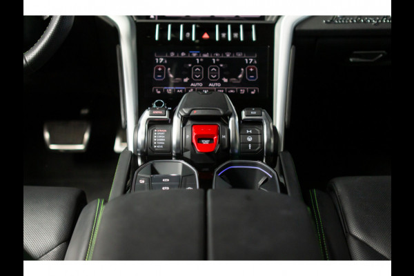 Lamborghini Urus 4.0 V8 HUD Panodak Leer ACC Ceramic Akrapovic Keyless 360 Camera B&O Massage Alcantara hemel Elektr. achterklep Elektr. verstelbare stoelen met memory Afneemb. trekhaak Softclose Achterasbesturing Elektr. verstelbare stuurwiel Navi Stoelverwarming voor & achter Stuurverwarming Stoelventilatie PDC LM ve