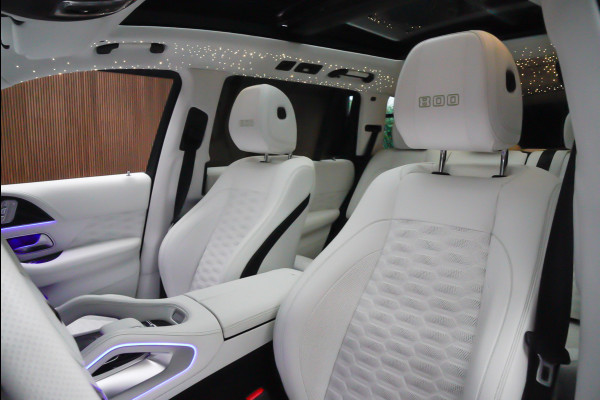 Mercedes-Benz GLS BRABUS 800 4MATIC HUD Massage Full-Carbon Panodak Leer Distronic Standkachel Keyless 360 Camera Burmester Sterrenhemel Airmatic DC Elektr. achterklep Elektr. verstelbare stoelen voor & achter met memory Soft close Elektr. bedienbare trekhaak Elektr. verstelbare stuurwiel Navi PDC LM velgen