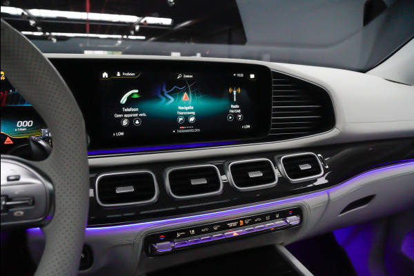 Mercedes-Benz GLS BRABUS 800 4MATIC HUD Massage Full-Carbon Panodak Leer Distronic Standkachel Keyless 360 Camera Burmester Sterrenhemel Airmatic DC Elektr. achterklep Elektr. verstelbare stoelen voor & achter met memory Soft close Elektr. bedienbare trekhaak Elektr. verstelbare stuurwiel Navi PDC LM velgen