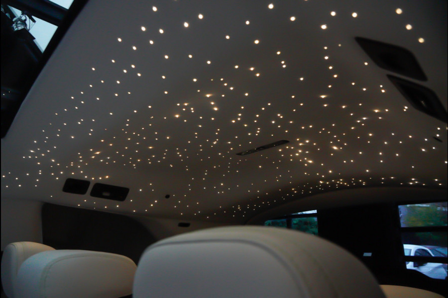 Mercedes-Benz GLS BRABUS 800 4MATIC HUD Massage Full-Carbon Panodak Leer Distronic Standkachel Keyless 360 Camera Burmester Sterrenhemel Airmatic DC Elektr. achterklep Elektr. verstelbare stoelen voor & achter met memory Soft close Elektr. bedienbare trekhaak Elektr. verstelbare stuurwiel Navi PDC LM velgen