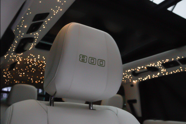 Mercedes-Benz GLS BRABUS 800 4MATIC HUD Massage Full-Carbon Panodak Leer Distronic Standkachel Keyless 360 Camera Burmester Sterrenhemel Airmatic DC Elektr. achterklep Elektr. verstelbare stoelen voor & achter met memory Soft close Elektr. bedienbare trekhaak Elektr. verstelbare stuurwiel Navi PDC LM velgen
