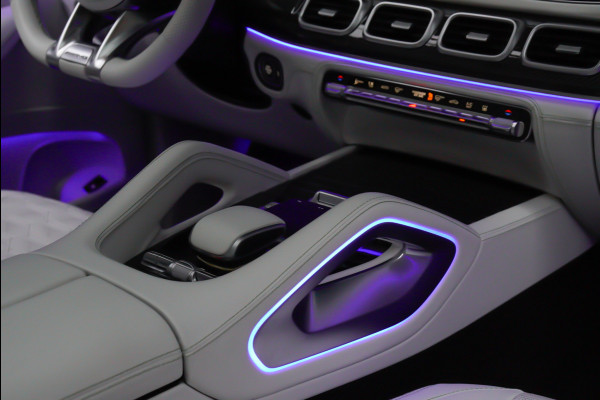 Mercedes-Benz GLS BRABUS 800 4MATIC HUD Massage Full-Carbon Panodak Leer Distronic Standkachel Keyless 360 Camera Burmester Sterrenhemel Airmatic DC Elektr. achterklep Elektr. verstelbare stoelen voor & achter met memory Soft close Elektr. bedienbare trekhaak Elektr. verstelbare stuurwiel Navi PDC LM velgen