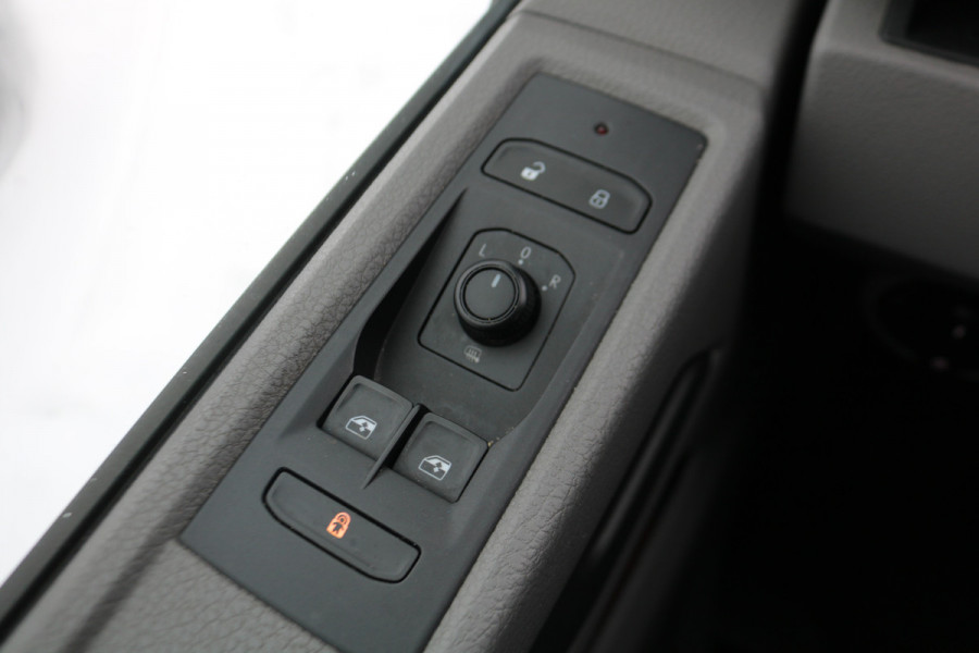 Volkswagen Transporter 2.0 TDI L2 H1 DC 150pk Airco Navigatie Imperiaal