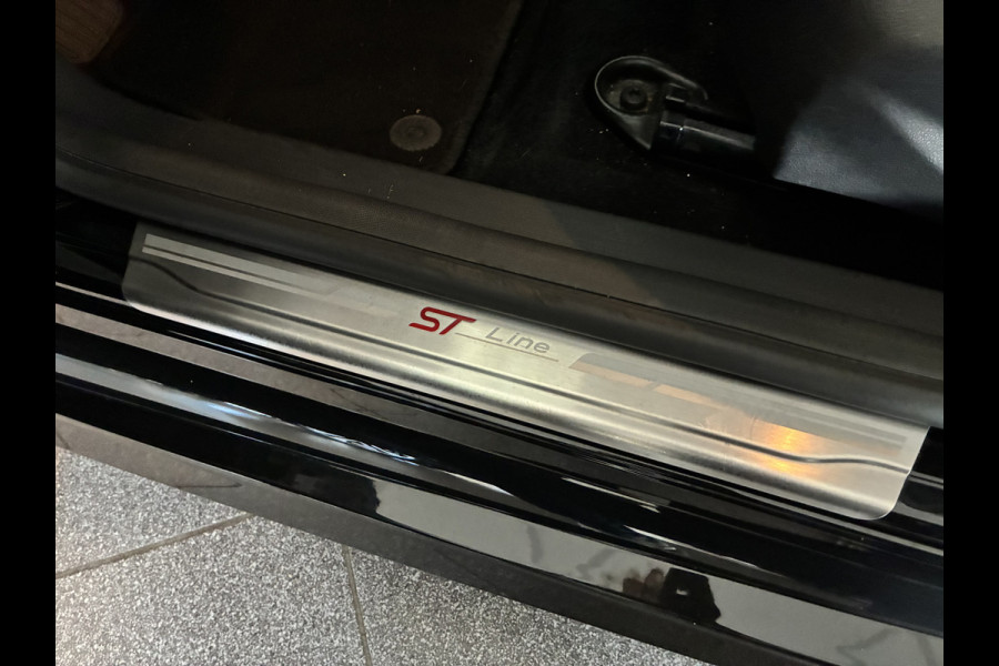 Ford FOCUS Wagon 125PK ST-Line 18-inch-navi-climatecontrole-privacyglass