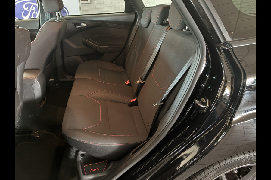 Ford FOCUS Wagon 125PK ST-Line 18-inch-navi-climatecontrole-privacyglass