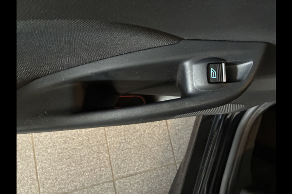 Ford FOCUS Wagon 125PK ST-Line 18-inch-navi-climatecontrole-privacyglass