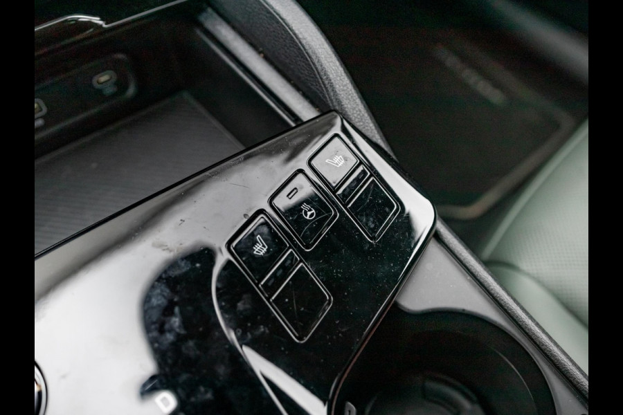 Kia Sportage 1.6 T-GDi Plug-in Hybrid AWD Dark Edition l Stoel Stuur Verwarming l Camera l Navigatie l El. Stoelen