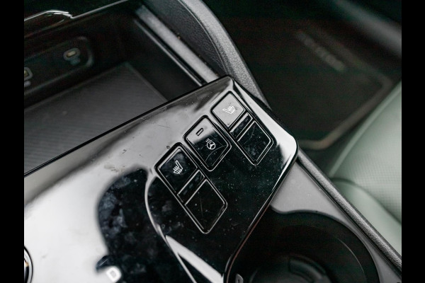 Kia Sportage 1.6 T-GDi Plug-in Hybrid AWD Dark Edition l Stoel Stuur Verwarming l Camera l Navigatie l El. Stoelen