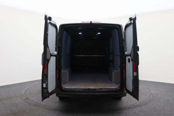 Volkswagen Crafter 35 2.0 TDI 140 PK DSG L3H2 (L2H1)