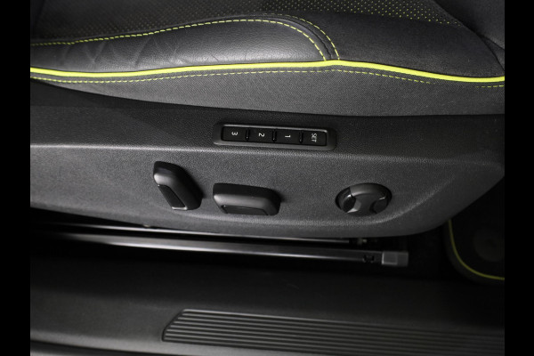 Škoda ENYAQ Coupé iV 80 RS 299pk | Panoramadak | Elektrisch verstelbare stoelen met geheugen | Verwarmbare voorstoelen en achterbank |
