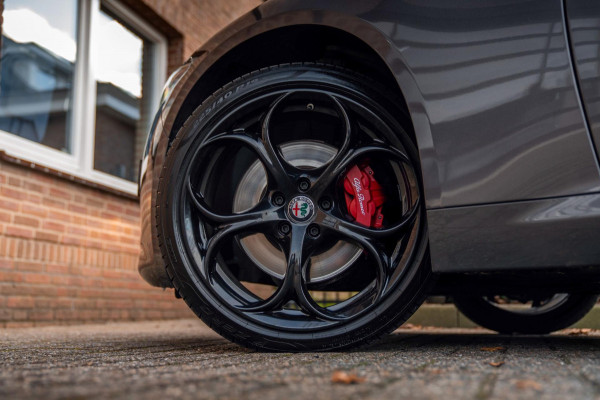 Alfa Romeo Giulia 2.0 T 280pk AWD Veloce Adaptive Camera Leder Stoel/Stuurverw. 19''