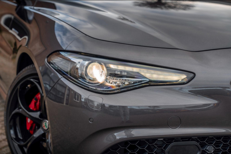 Alfa Romeo Giulia 2.0 T 280pk AWD Veloce Adaptive Camera Leder Stoel/Stuurverw. 19''