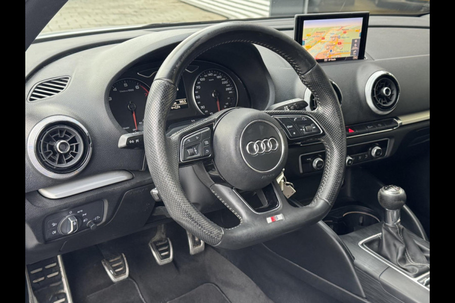 Audi A3 Sportback 30 TFSI Sport S Line Edition - Navigatie I Airco I Sport interieur & Velgen I PDC I Dealer onderhouden