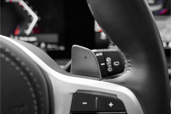 BMW X5 xDrive50e Launch Ed M-Sport Pro Pano B&W ACC Luchtvering 22" 1e Eig