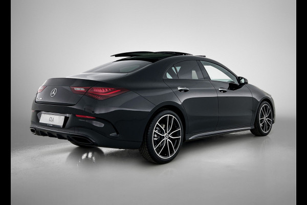 Mercedes-Benz CLA-Klasse 180 Business Solution AMG | AMG Line Plus pakket | Smartphone integratie | Panoramaschuifdak | 360° camera | Advanced sound system | Head-up display | 19 inch AMG velgen |