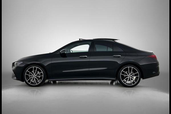 Mercedes-Benz CLA-Klasse 180 Business Solution AMG | AMG Line Plus pakket | Smartphone integratie | Panoramaschuifdak | 360° camera | Advanced sound system | Head-up display | 19 inch AMG velgen |