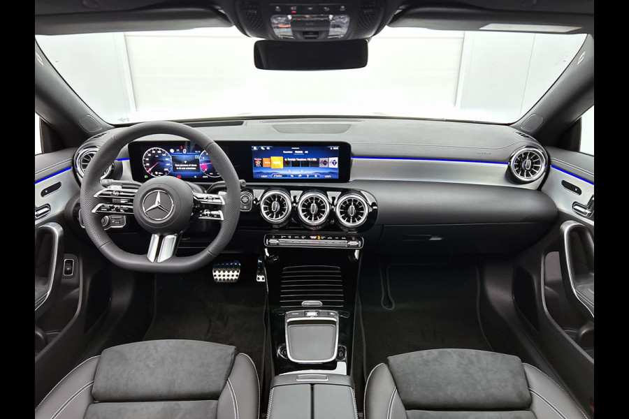 Mercedes-Benz CLA-Klasse 180 Business Solution AMG | AMG Line Plus pakket | Smartphone integratie | Panoramaschuifdak | 360° camera | Advanced sound system | Head-up display | 19 inch AMG velgen |