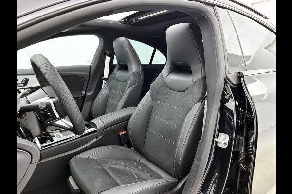 Mercedes-Benz CLA-Klasse 180 Business Solution AMG | AMG Line Plus pakket | Smartphone integratie | Panoramaschuifdak | 360° camera | Advanced sound system | Head-up display | 19 inch AMG velgen |