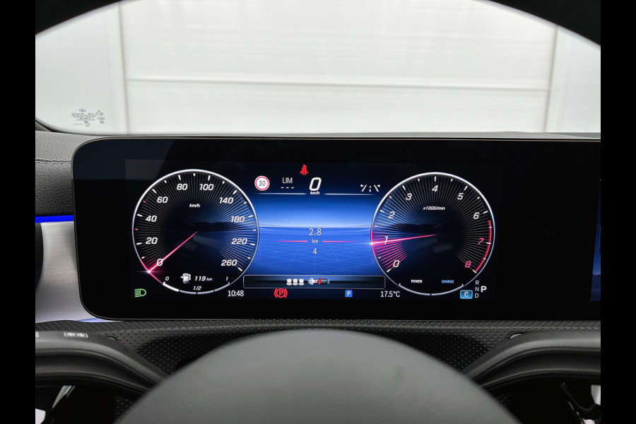 Mercedes-Benz CLA-Klasse 180 Business Solution AMG | AMG Line Plus pakket | Smartphone integratie | Panoramaschuifdak | 360° camera | Advanced sound system | Head-up display | 19 inch AMG velgen |