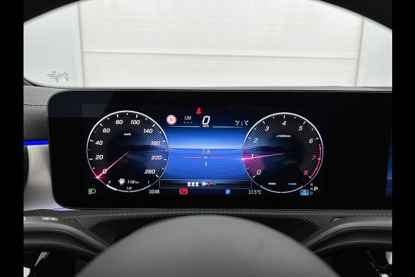 Mercedes-Benz CLA-Klasse 180 Business Solution AMG | AMG Line Plus pakket | Smartphone integratie | Panoramaschuifdak | 360° camera | Advanced sound system | Head-up display | 19 inch AMG velgen |