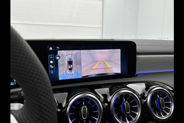 Mercedes-Benz CLA-Klasse 180 Business Solution AMG | AMG Line Plus pakket | Smartphone integratie | Panoramaschuifdak | 360° camera | Advanced sound system | Head-up display | 19 inch AMG velgen |