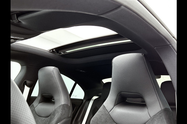 Mercedes-Benz CLA-Klasse 180 Business Solution AMG | AMG Line Plus pakket | Smartphone integratie | Panoramaschuifdak | 360° camera | Advanced sound system | Head-up display | 19 inch AMG velgen |