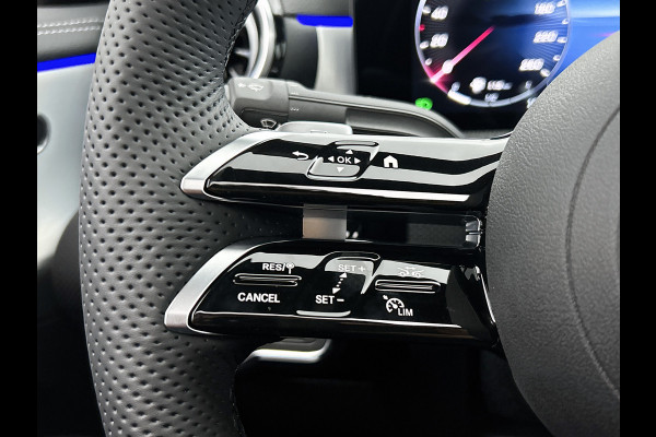 Mercedes-Benz CLA-Klasse 180 Business Solution AMG | AMG Line Plus pakket | Smartphone integratie | Panoramaschuifdak | 360° camera | Advanced sound system | Head-up display | 19 inch AMG velgen |