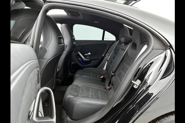 Mercedes-Benz CLA-Klasse 180 Business Solution AMG | AMG Line Plus pakket | Smartphone integratie | Panoramaschuifdak | 360° camera | Advanced sound system | Head-up display | 19 inch AMG velgen |