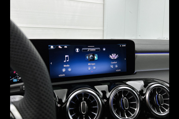 Mercedes-Benz CLA-Klasse 180 Business Solution AMG | AMG Line Plus pakket | Smartphone integratie | Panoramaschuifdak | 360° camera | Advanced sound system | Head-up display | 19 inch AMG velgen |