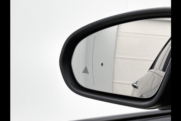 Mercedes-Benz CLA-Klasse 180 Business Solution AMG | AMG Line Plus pakket | Smartphone integratie | Panoramaschuifdak | 360° camera | Advanced sound system | Head-up display | 19 inch AMG velgen |