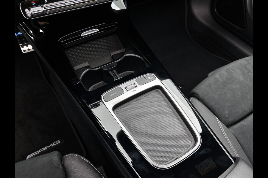 Mercedes-Benz CLA-Klasse 180 Business Solution AMG | AMG Line Plus pakket | Smartphone integratie | Panoramaschuifdak | 360° camera | Advanced sound system | Head-up display | 19 inch AMG velgen |