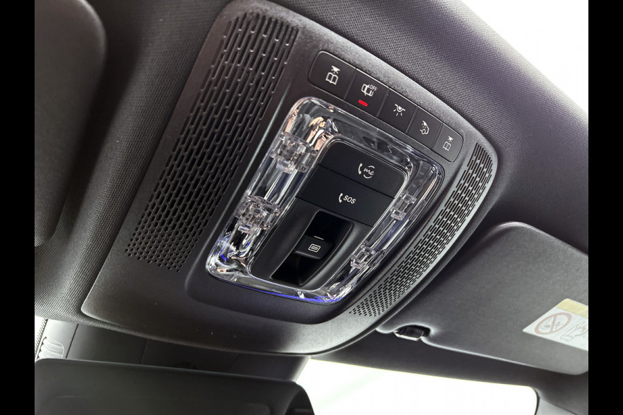 Mercedes-Benz CLA-Klasse 180 Business Solution AMG | AMG Line Plus pakket | Smartphone integratie | Panoramaschuifdak | 360° camera | Advanced sound system | Head-up display | 19 inch AMG velgen |