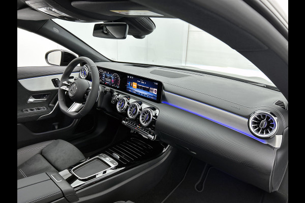 Mercedes-Benz CLA-Klasse 180 Business Solution AMG | AMG Line Plus pakket | Smartphone integratie | Panoramaschuifdak | 360° camera | Advanced sound system | Head-up display | 19 inch AMG velgen |