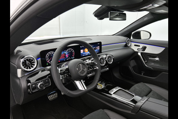 Mercedes-Benz CLA-Klasse 180 Business Solution AMG | AMG Line Plus pakket | Smartphone integratie | Panoramaschuifdak | 360° camera | Advanced sound system | Head-up display | 19 inch AMG velgen |