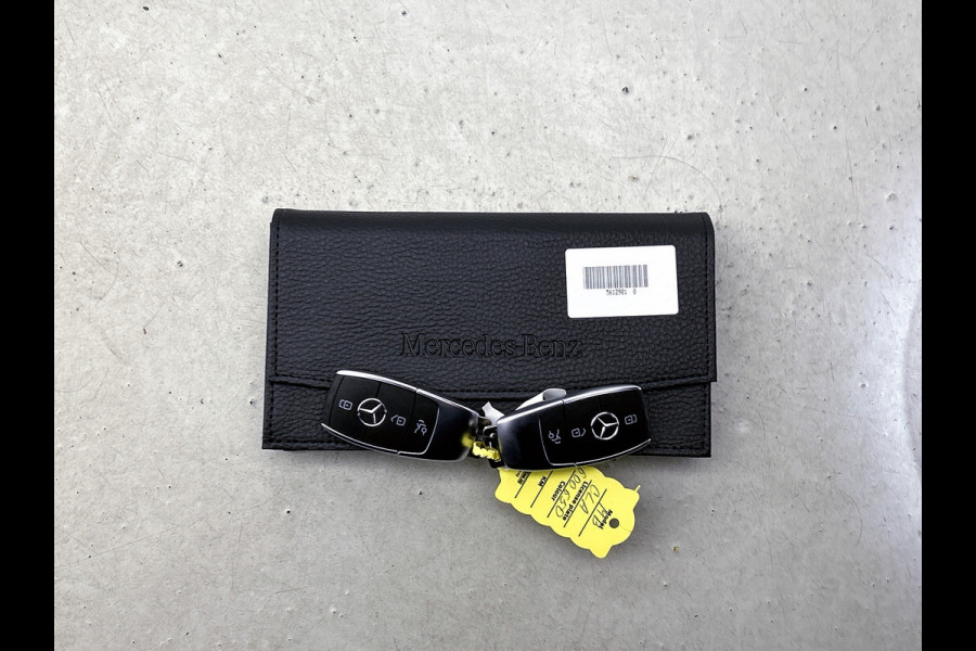 Mercedes-Benz CLA-Klasse 180 Business Solution AMG | AMG Line Plus pakket | Smartphone integratie | Panoramaschuifdak | 360° camera | Advanced sound system | Head-up display | 19 inch AMG velgen |