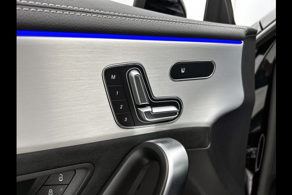 Mercedes-Benz CLA-Klasse 180 Business Solution AMG | AMG Line Plus pakket | Smartphone integratie | Panoramaschuifdak | 360° camera | Advanced sound system | Head-up display | 19 inch AMG velgen |