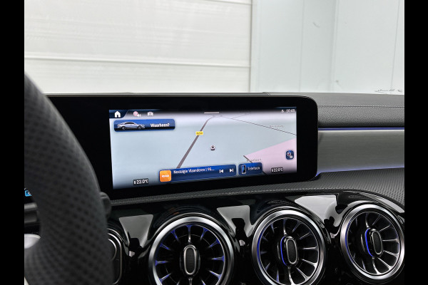 Mercedes-Benz CLA-Klasse 180 Business Solution AMG | AMG Line Plus pakket | Smartphone integratie | Panoramaschuifdak | 360° camera | Advanced sound system | Head-up display | 19 inch AMG velgen |
