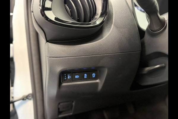 Toyota Aygo X 1.0 VVT-i Automaat Pulse | Navigatie | Apple Carplay/Android Auto | Camera | 17" Lichtmetalen Velgen | Climate Control | Adaptive Cruise Control | Two Tone