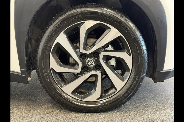 Toyota Aygo X 1.0 VVT-i Automaat Pulse | Navigatie | Apple Carplay/Android Auto | Camera | 17" Lichtmetalen Velgen | Climate Control | Adaptive Cruise Control | Two Tone
