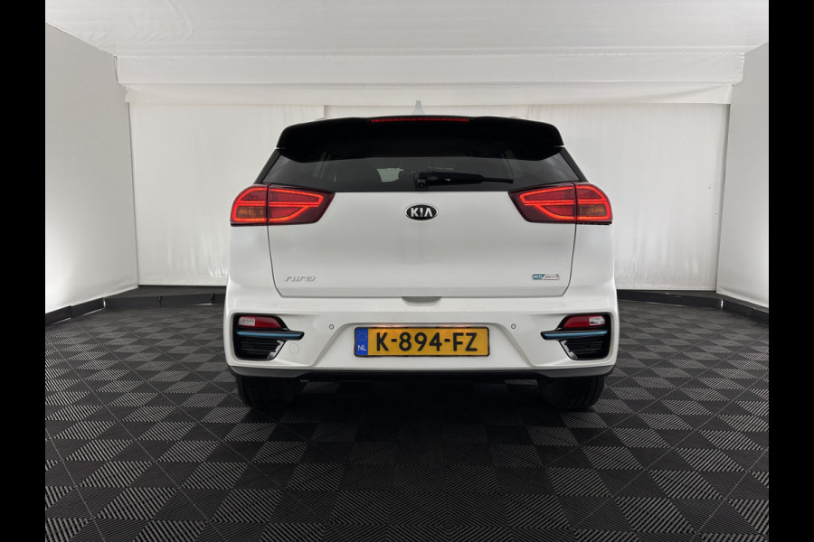 Kia e-Niro ExecutiveLine 64 kWh [ 3-Fase ] {SOH-100%} (INCL-BTW)  Aut.*LEATHER | FULL-LED | NAVI-FULLMAP | ADAPTIVE-CRUISE | CAMERA | MEMORY-PACK | LANE-ASSIST | KEYLESS | DIGI-COCKPIT | PRIVACY-GLASS | 17"ALU*