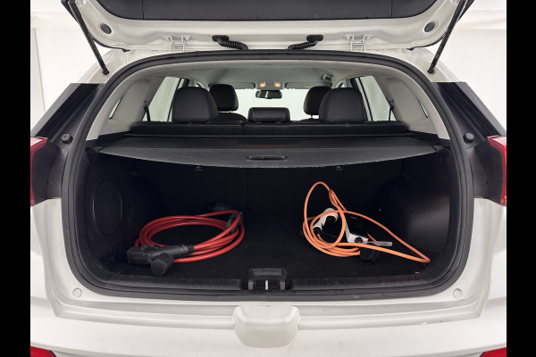 Kia e-Niro ExecutiveLine 64 kWh [ 3-Fase ] {SOH-100%} (INCL-BTW)  Aut.*LEATHER | FULL-LED | NAVI-FULLMAP | ADAPTIVE-CRUISE | CAMERA | MEMORY-PACK | LANE-ASSIST | KEYLESS | DIGI-COCKPIT | PRIVACY-GLASS | 17"ALU*