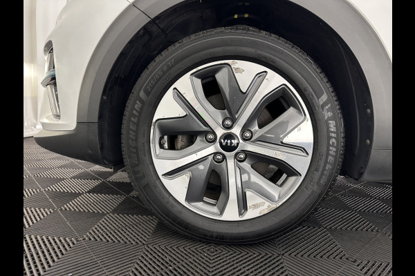 Kia e-Niro ExecutiveLine 64 kWh [ 3-Fase ] {SOH-100%} (INCL-BTW)  Aut.*LEATHER | FULL-LED | NAVI-FULLMAP | ADAPTIVE-CRUISE | CAMERA | MEMORY-PACK | LANE-ASSIST | KEYLESS | DIGI-COCKPIT | PRIVACY-GLASS | 17"ALU*