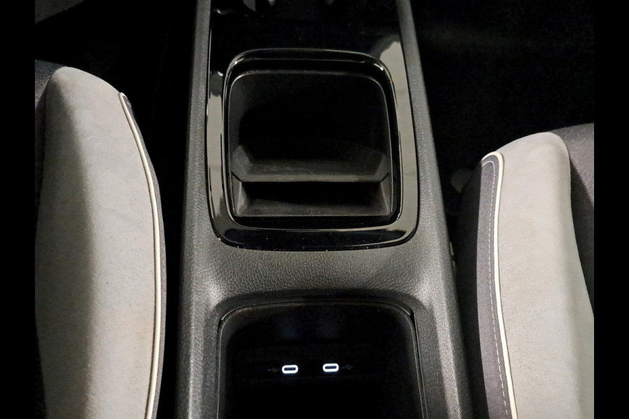 Volkswagen ID.3 First Plus 58 kWh Incl. Stoel en stuurverwarming | Apple Carplay/Android Auto | Navigatie