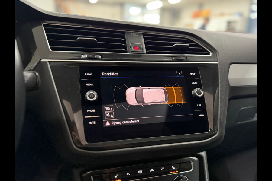 Volkswagen Tiguan 2.0 TSI 4Motion Highline R-Line | Panoramadak | PDC voor + achter | Elekt. Trekhaak