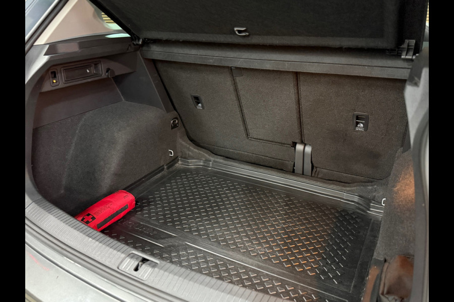 Volkswagen Tiguan 2.0 TSI 4Motion Highline R-Line | Panoramadak | PDC voor + achter | Elekt. Trekhaak