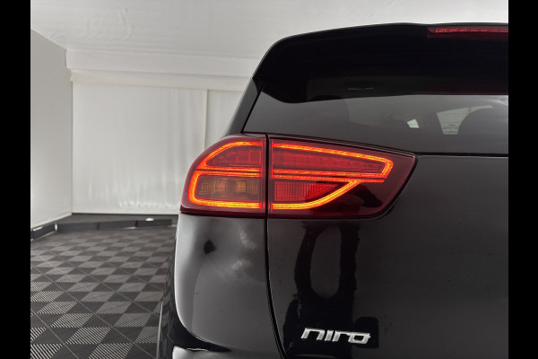 Kia e-Niro ExecutiveLine 64 kWh [ 3-Fase ] {SOH-100%} (INCL.BTW) Aut.*LEATHER | FULL-LED | NAVI-FULLMAP | ADAPTIVE-CRUISE | CAMERA | MEMORY-PACK | LANE-ASSIST | KEYLESS | DIGI-COCKPIT | PRIVACY-GLASS | 17"ALU*