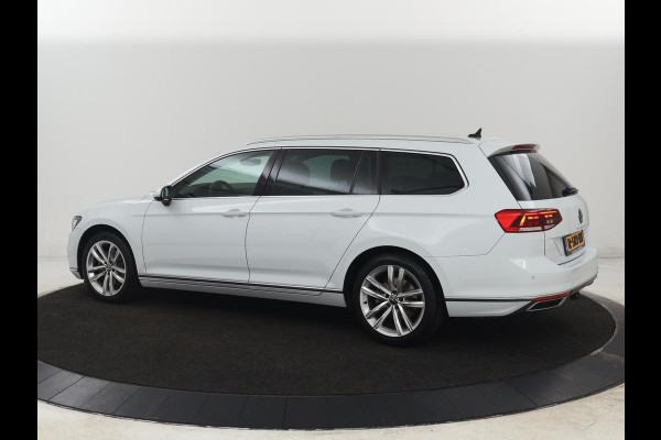 Volkswagen Passat 1.5 TSI Comfort Business | Stoelverwarming | Leder/Alcantara | Trekhaak | Adaptive cruise | Navigatie | Full LED | Parkeerhulp | Climate control | Bluetooth