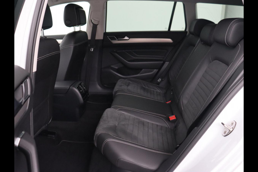 Volkswagen Passat 1.5 TSI Comfort Business | Stoelverwarming | Leder/Alcantara | Trekhaak | Adaptive cruise | Navigatie | Full LED | Parkeerhulp | Climate control | Bluetooth